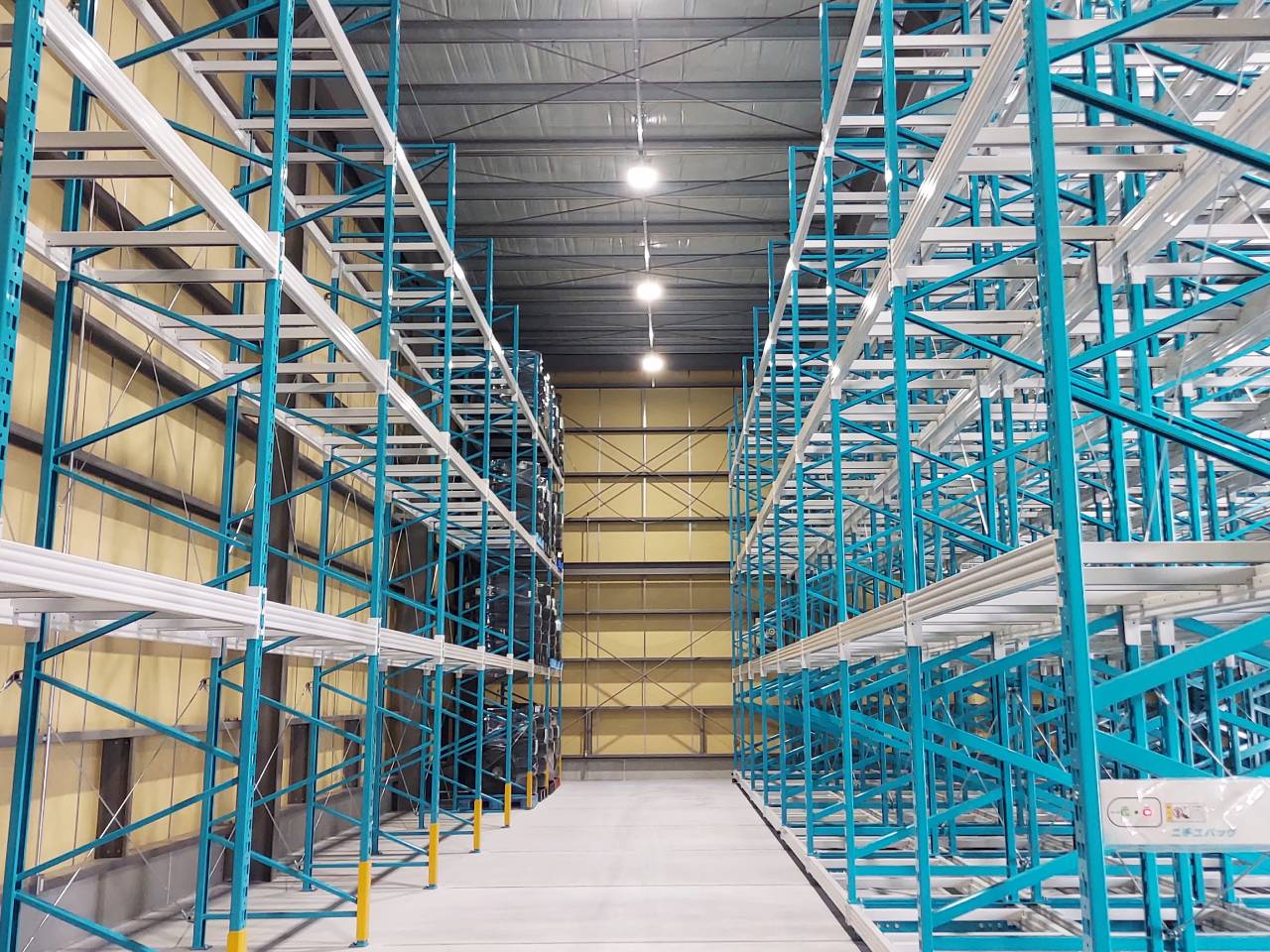 株式会社エコサービス｜加須営業倉庫内の画僧